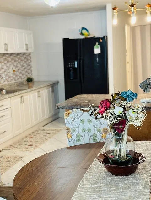 2 bed, 1200 sqft, $1,999 — Photo 2