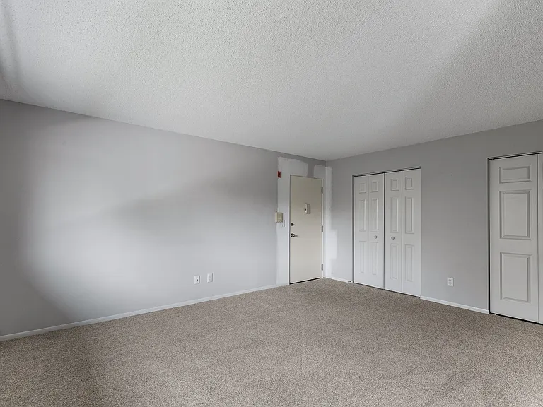 2720 Rosalyn Ct — Photo 32
