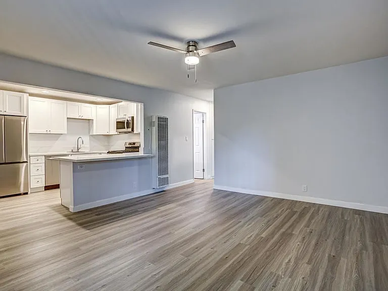 141 Johnston Ln #10 — Photo 7