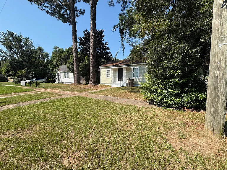 556 Lesesne St — Photo 11