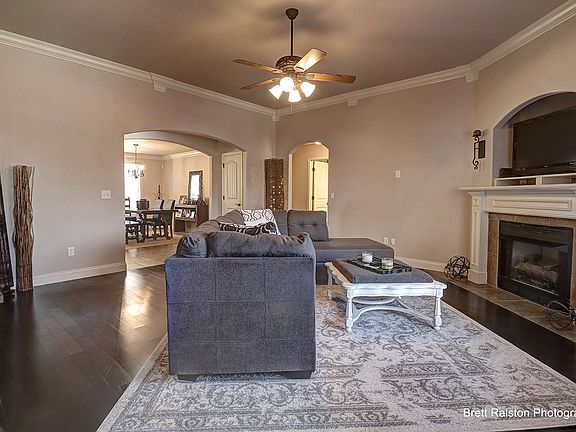 3rd image of 27 Aveton Ln