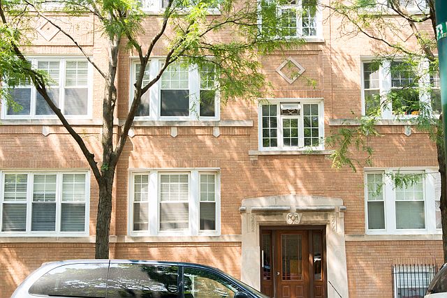1st image of 3402 W Sunnyside Ave #2