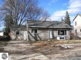 110 John St, Mesick, MI 49668