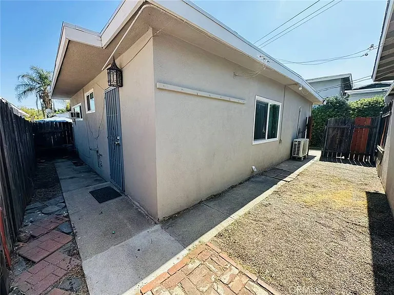 229 E Olive Ave — Photo 11