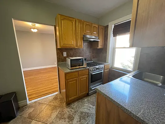 Rented by Metropolis International Realty Inc. | media 10