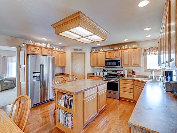 3rd image of 2302 NW Park Meadows Dr