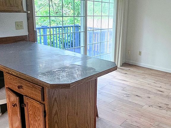 The breakfast dining area is generously sized.