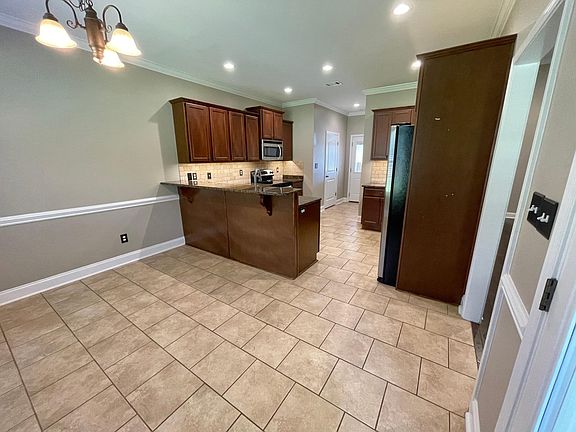 Dining area and breakfast bar
