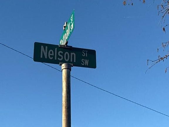 3rd image of 333 Nelson St SW