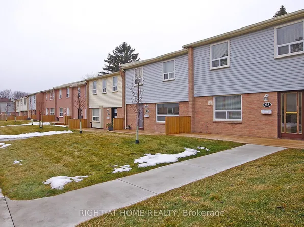 1055 Shawnmarr Rd #53, Mississauga, ON L5H 3V2