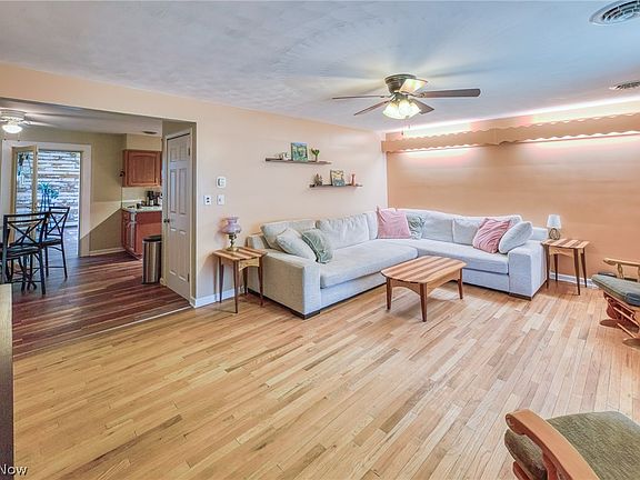 3rd image of 204 Ruth St