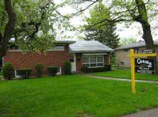 531 N McAree Rd, Waukegan, IL 60085