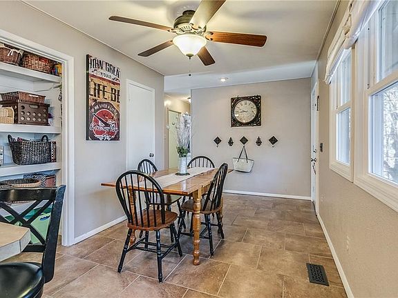 5th image of 11 Garrison Ln