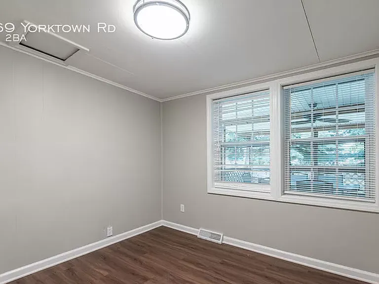 1st Floor Guest Bedroom