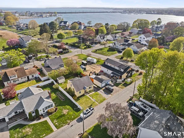 3 East Wood Street, Waterford, CT 06385