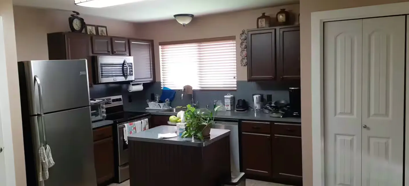 3 bed, $3,000 — Photo 4
