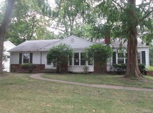 909 Rochdale Dr, Saint Louis, MO 63122