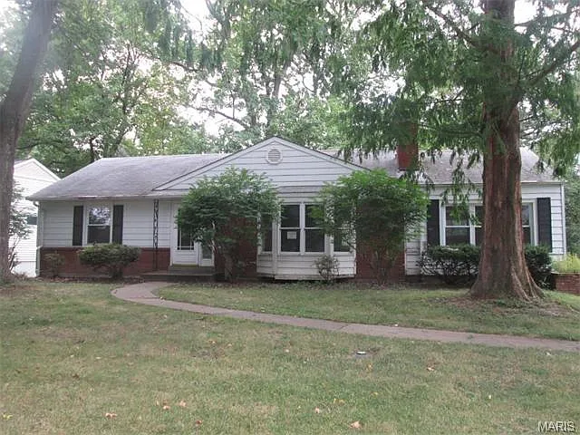 909 Rochdale Dr photo 1