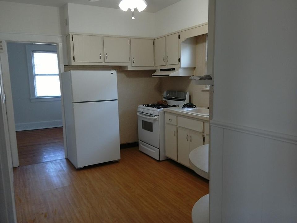 Eat-in kitchen