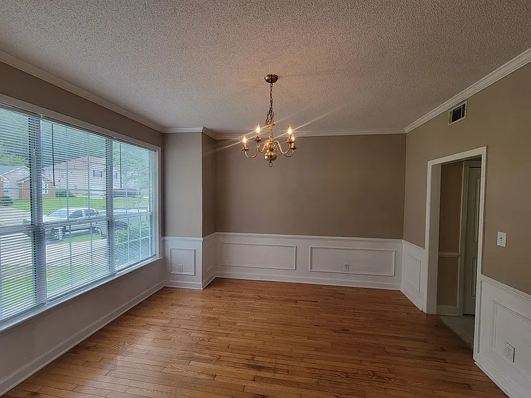 1063 Waltons Pass — Photo 2