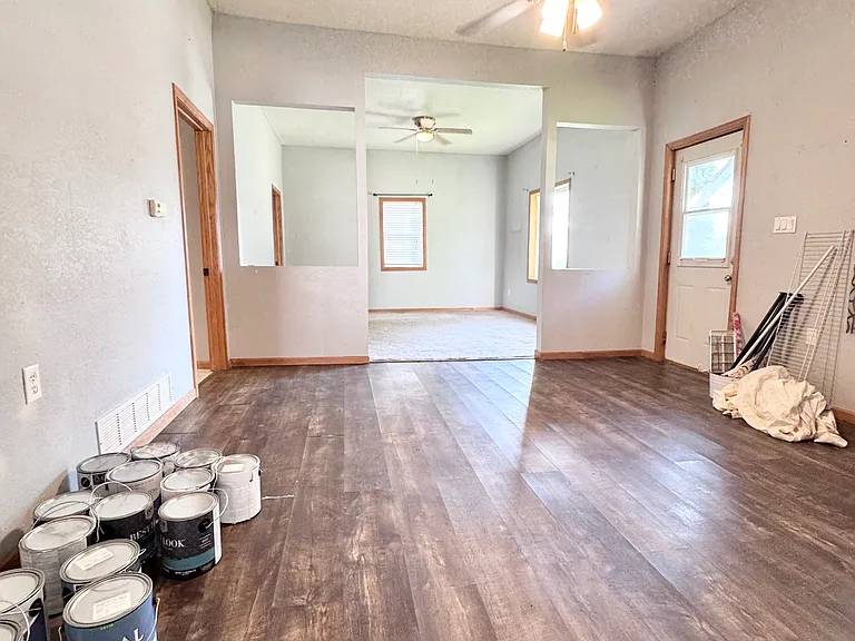 406 E Main St — Photo 16