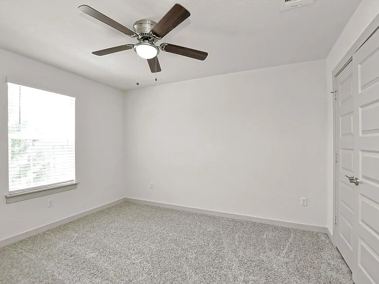 204 Merrick Rd — Photo 24