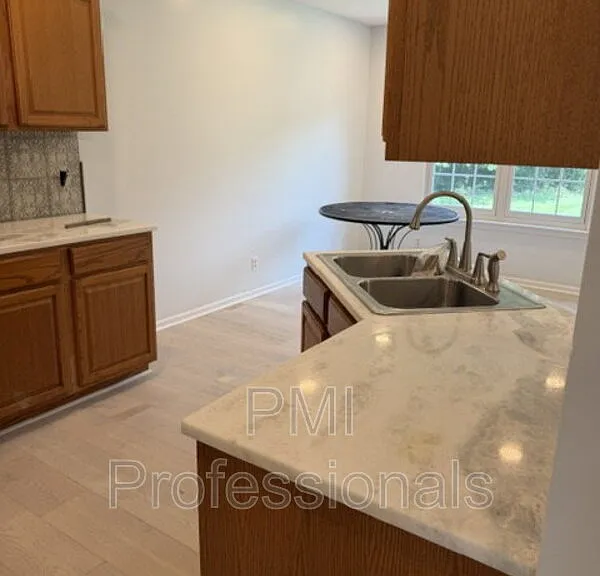 112 Buena Vista Ct — Photo 3