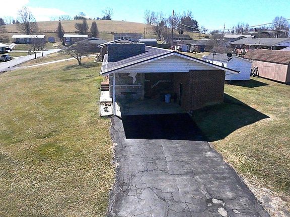 2nd image of 138 Evergreen Ct