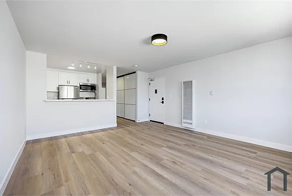 1417 S Hoover St #6 — Photo 12