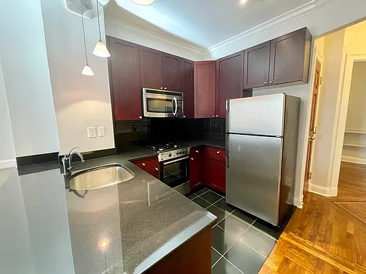 Rented by J PRESTON AND ASSOCIATES INC | media 32