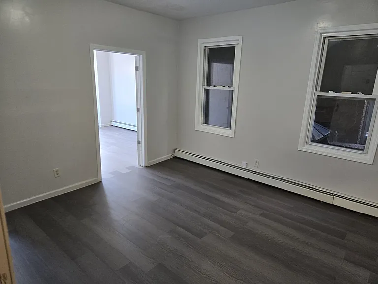 325-329 Grand St #2L — Photo 7