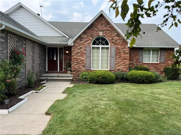 6621 N Canal Rd, Lockport, NY 14094