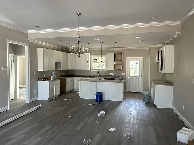 332 Silverstone Cir — Photo 4