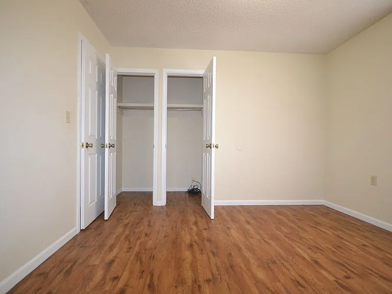 503 Broad St — Photo 7