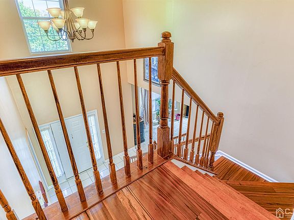 4th image of 29 Edinburg Ln