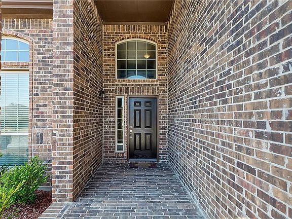 3rd image of 3008 Maple Creek Dr