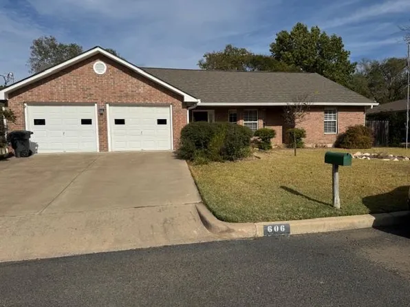 606 W Hackberry St, Fredericksburg, TX 78624