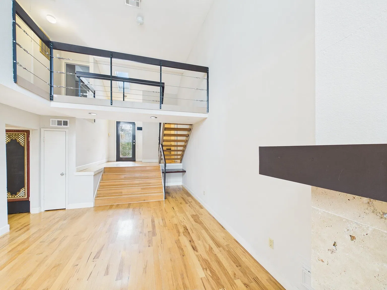 2 bed, 2.5 bath, 1343 sqft, $2,050 — Photo 1