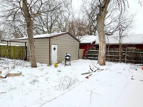 2nd image of 2825 E Memorial Dr