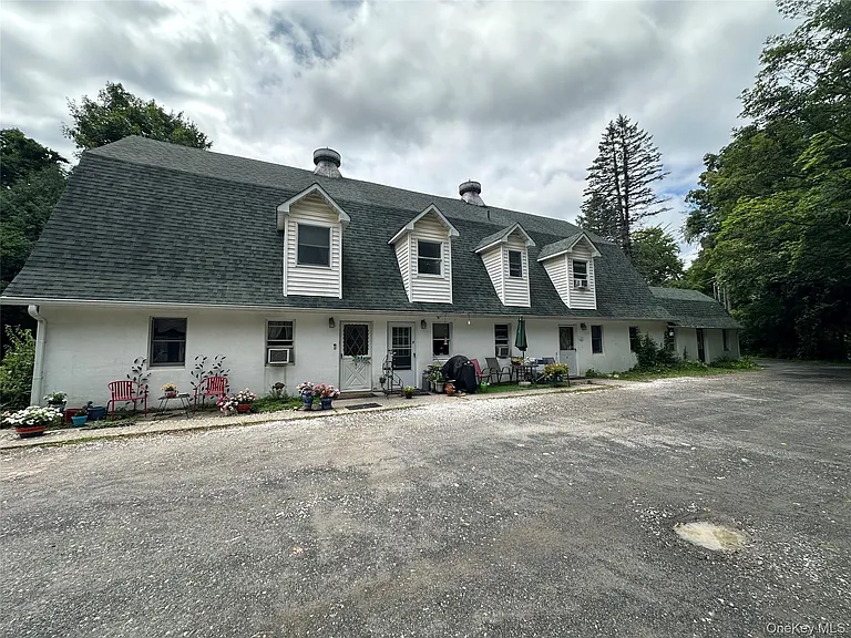 15 Kelly Ln — Photo 2