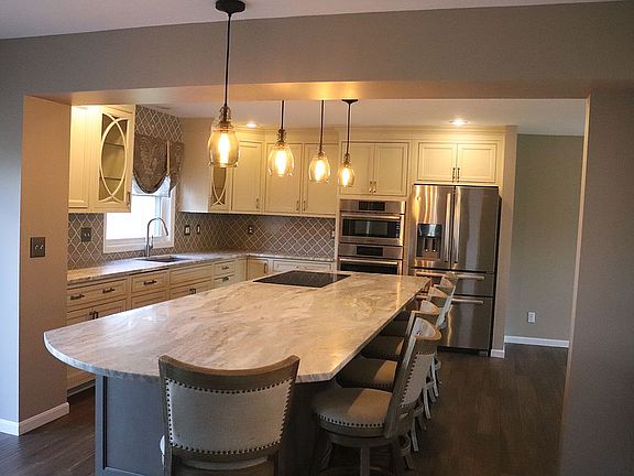 3rd image of 6390 Derbyshire Ln
