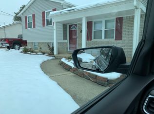 17611 Castle St, Roseville, MI 48066