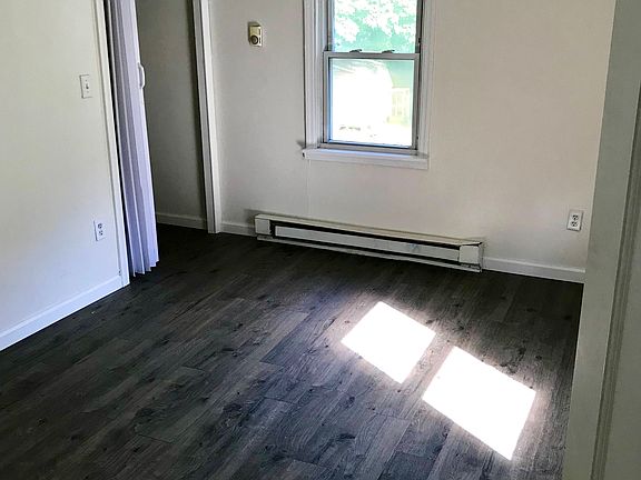 4th image of 13 Montcalm St