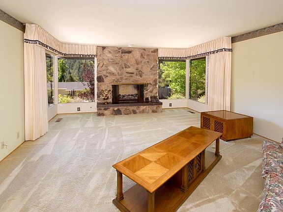 5th image of 4 Blackstone Ct
