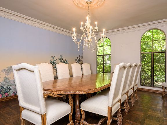 4th image of 2550 La Mesa Way