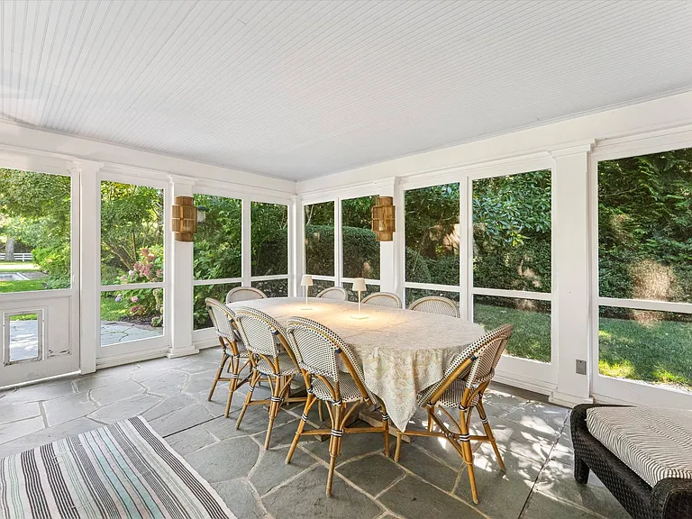 20 Quogue St — Photo 7