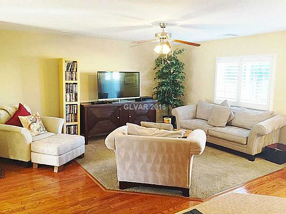 3rd image of 9044 Mackanos Ave