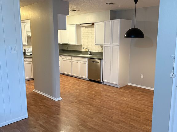3rd image of 7722 Sable Ln