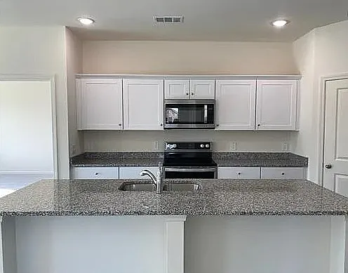 4 bed, 1850 sqft, $2,750 — Photo 3