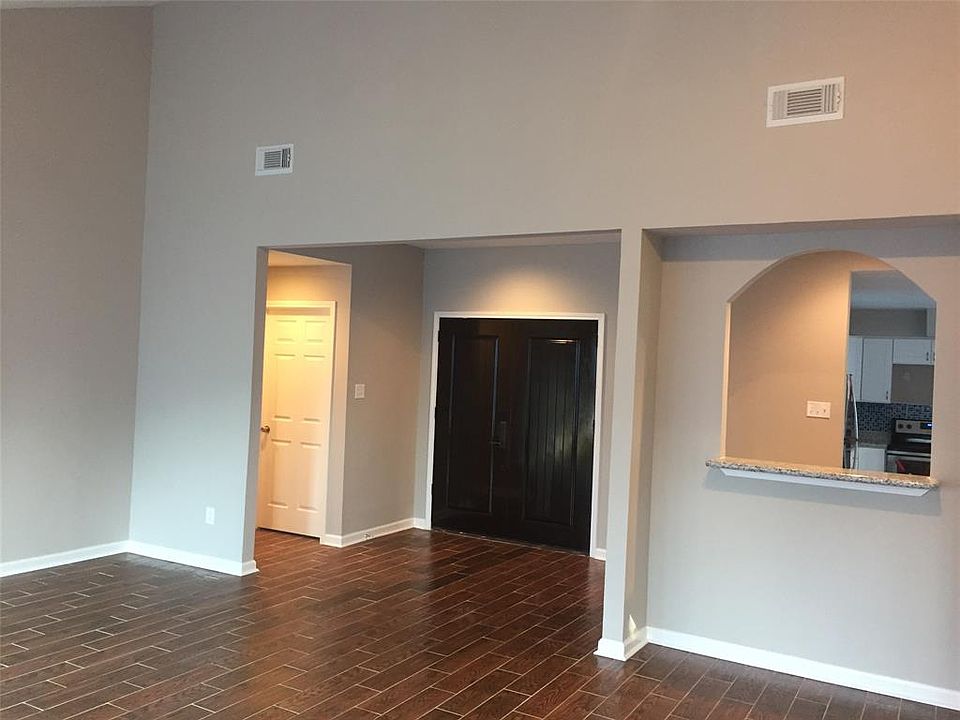 1st image of 15506 Pine Mountain Dr
